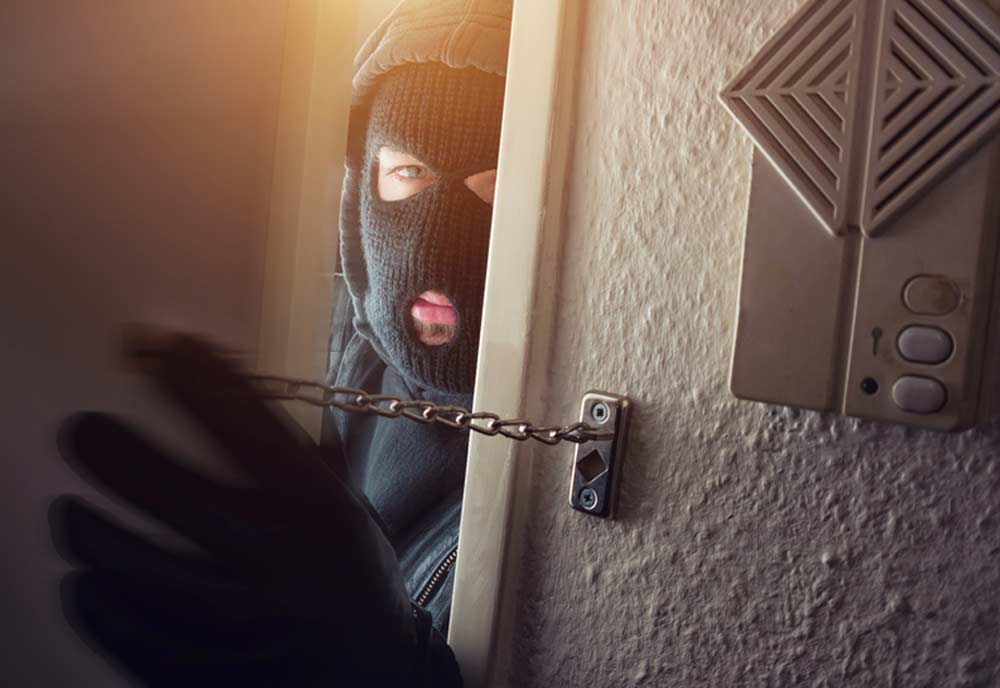 Sicherheitskette für die mit Alarm in der Nähe (depositphotos.com)